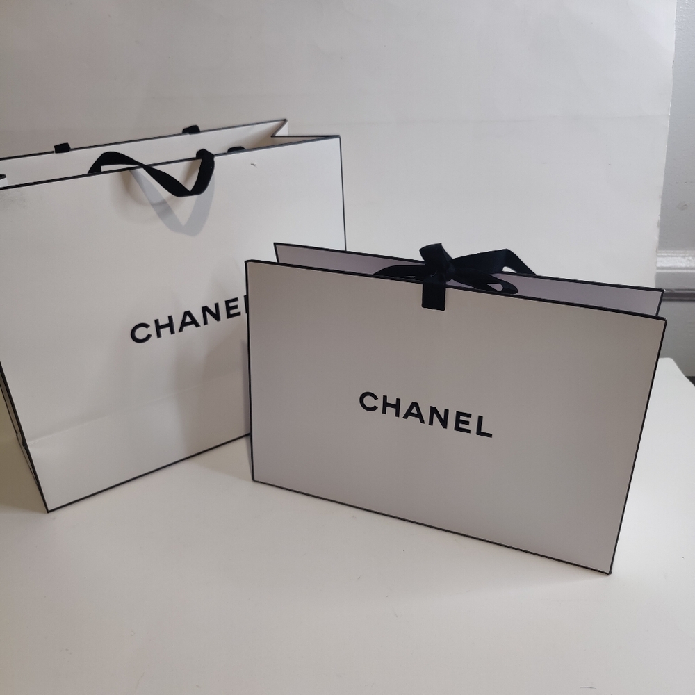CHANEL White Holiday Gift Bags
